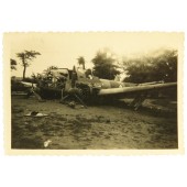 Avión de combate pesado francés Potez 63.11 destruido tras un aterrizaje forzoso.